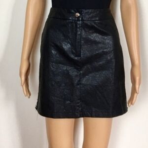 LF SEEK THE LABLE black faux leather mini skirt